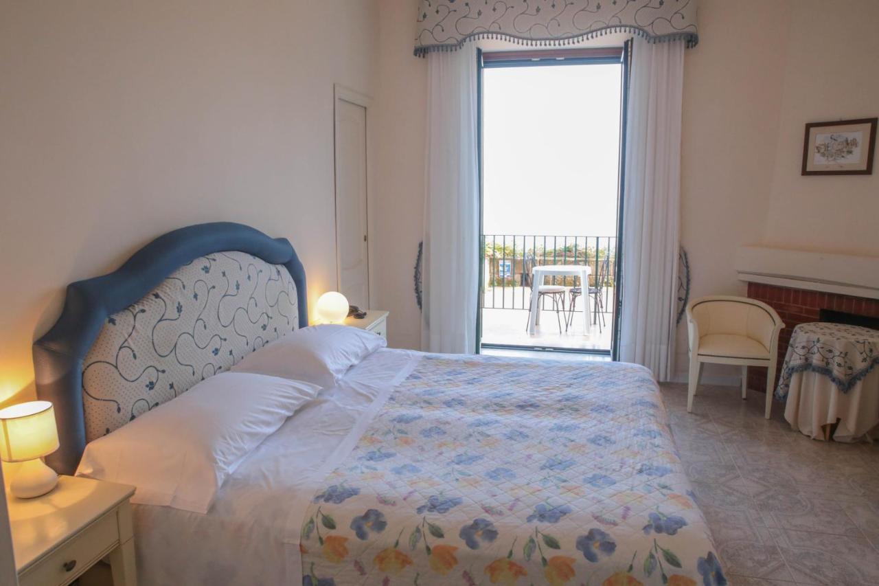 Hotel La Badia Sorrento Exteriör bild
