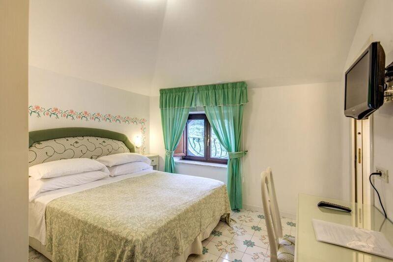 Hotel La Badia Sorrento Exteriör bild